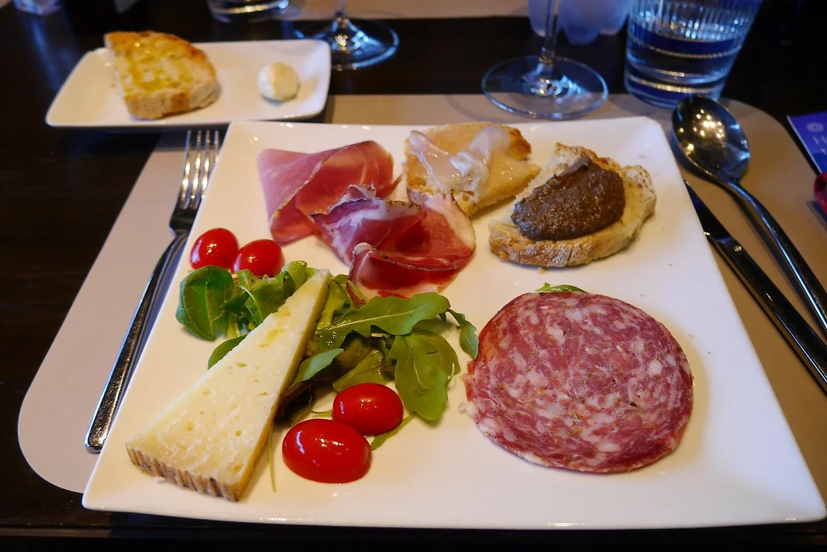 %EB%8D%94%EB%AA%B0_%EC%95%84%EC%9A%B8%EB%A0%9B_%EA%B5%AC%EC%B0%8C%EC%B9%B4%ED%8E%98.JPG?type=w1200