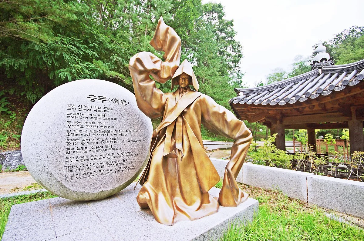 %EC%A3%BC%EC%8B%A4%EB%A7%88%EC%9D%84_%EC%A7%80%ED%9B%88%EC%8B%9C%EA%B3%B5%EC%9B%90%EC%97%90_%EC%9E%88%EB%8A%94_%EC%8B%9C%EB%B9%84%EC%99%80_%EC%A1%B0%ED%98%95%EB%AC%BC.JPG?type=w1200