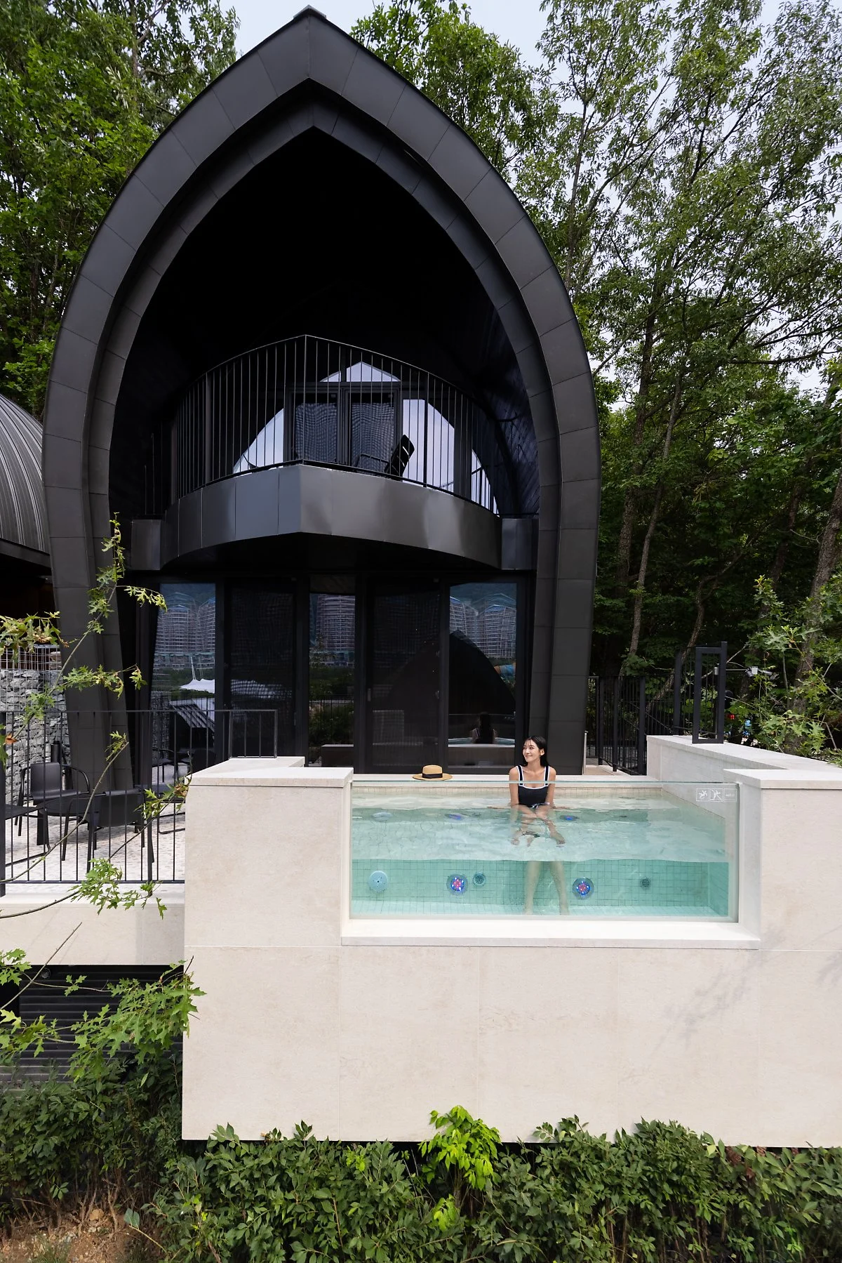 %EC%98%A4%EC%85%98%EC%9B%94%EB%93%9C%EB%B9%8C%EB%A6%AC%EC%A7%80_%ED%85%8C%EB%9D%BC%EC%8A%A4%ED%92%80%EC%97%B0%EC%B6%9C_202307_%287%29.jpg?type=w1200