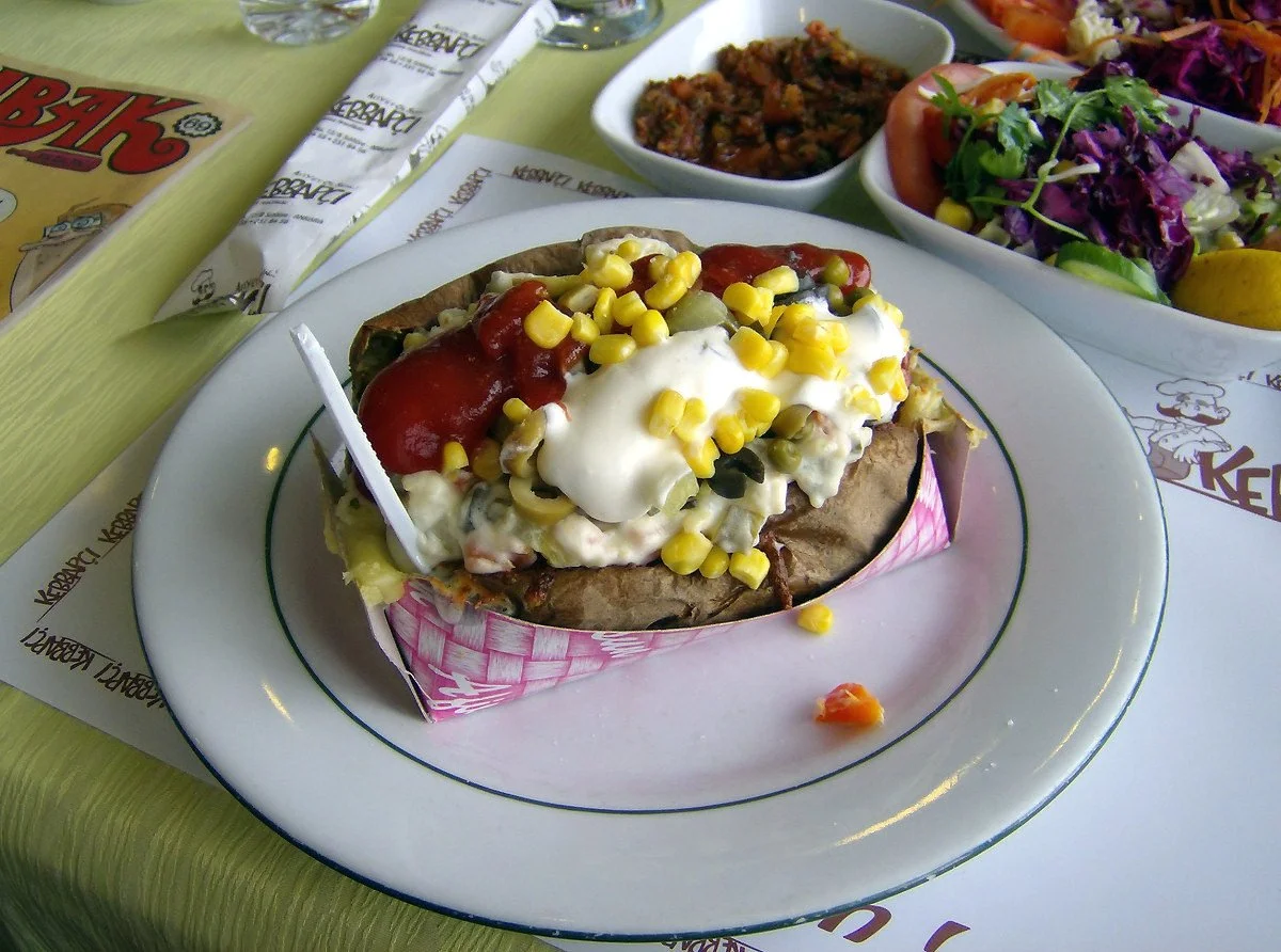 Kumpir2_Turkish%28C%29wikipedia.jpg?type=w1200