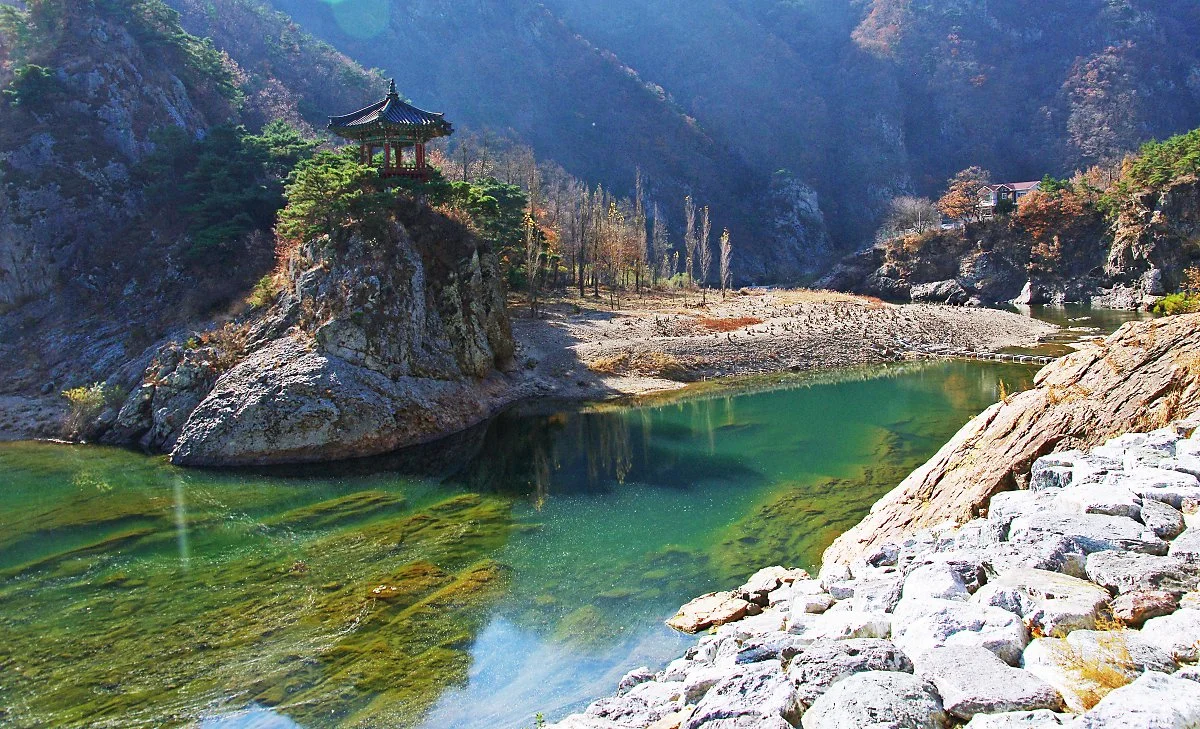 %EC%9B%94%EB%A5%98%EB%B4%89_%EC%A0%95%EC%9E%90_%EC%95%84%EB%9E%98%EB%A1%9C_%EC%B4%88%EA%B0%95%EC%B2%9C%EC%9D%B4_%ED%9D%90%EB%A5%B8%EB%8B%A4..JPG?type=w1200