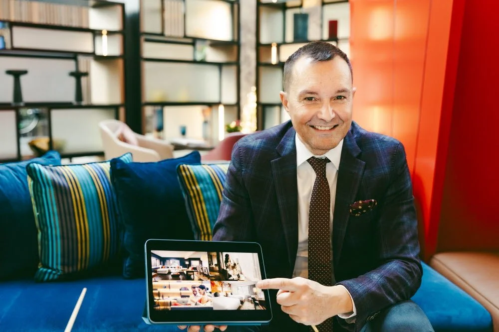 %EC%97%90%EB%A6%AD_%EC%8A%A4%ED%84%B0%EC%8A%90%EB%9F%AC%28Eric_Sturchler%29_%ED%8E%98%EC%96%B4%EB%AA%AC%ED%8A%B8_Regional_Director%2C_Leisure_Sales%2C_Eastern_Canada%282%29.jpg?type=w1200