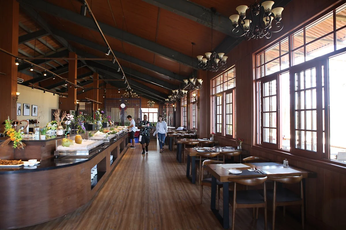 ladder_restaurant%284%29.JPG?type=w1200