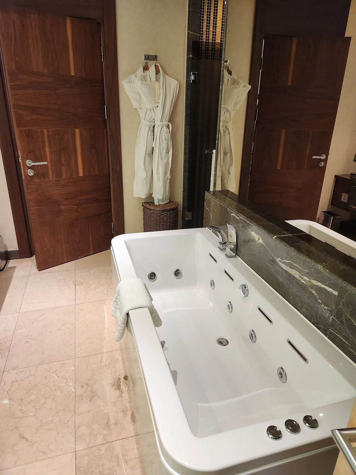 %EB%A7%A5%EC%8A%A4%EB%A1%9C%EC%96%84%EB%A6%AC%EC%A1%B0%ED%8A%B8_%289%29.jpg?type=w1200