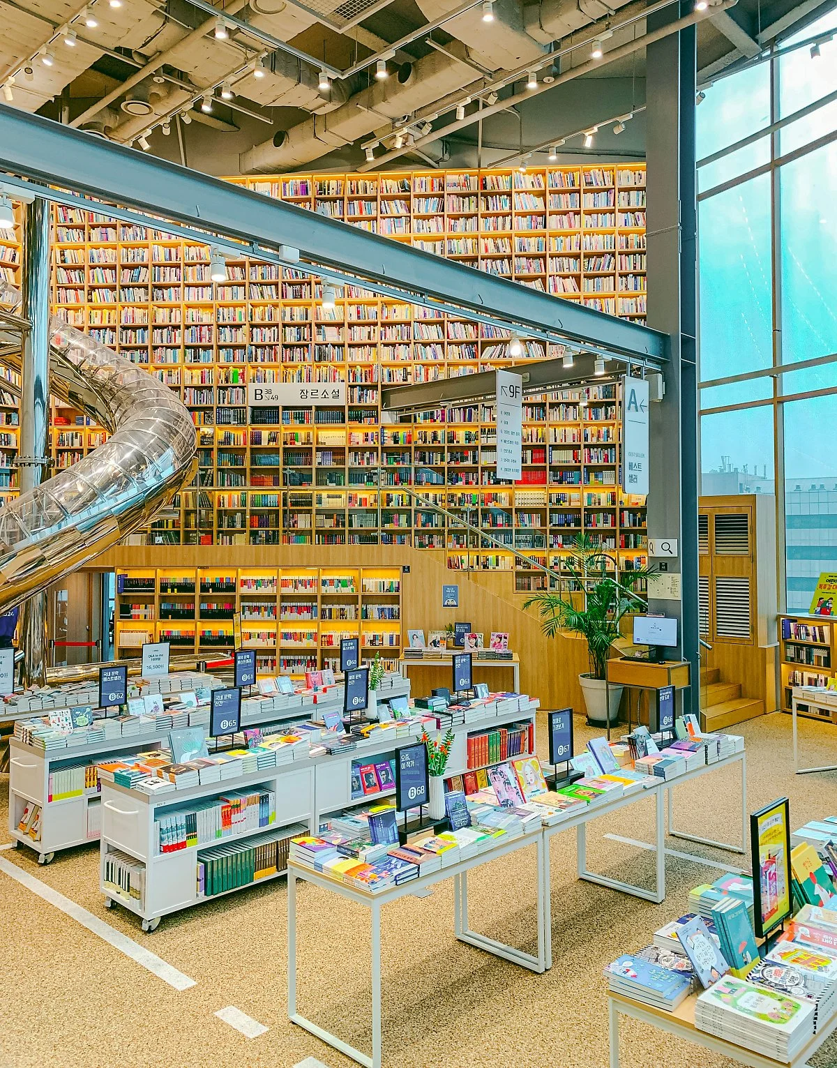 d_YES24_%EA%B0%95%EC%84%9CNC%EC%A0%90_3.jpg?type=w1200