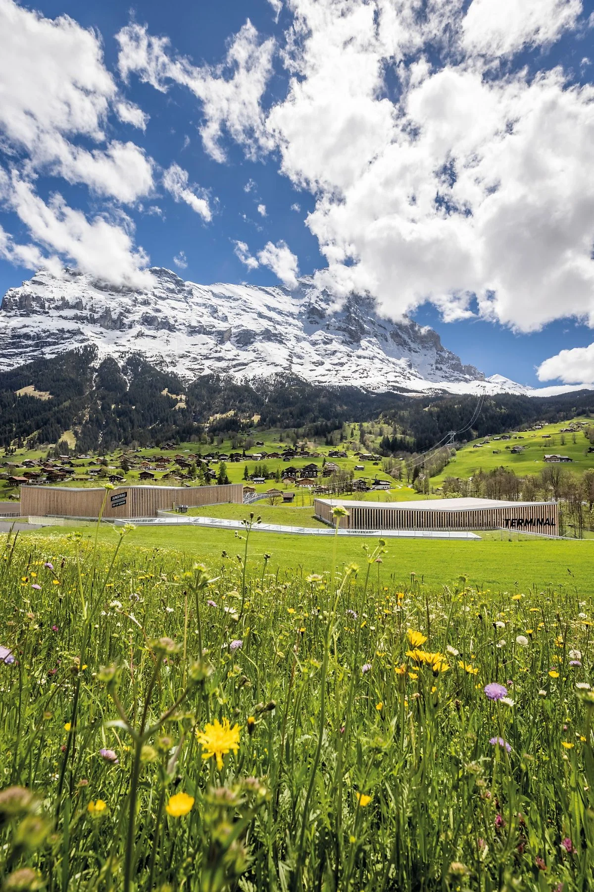 9.Grindelwald-Terminal-Aussenansicht-Eiger-Sommer-Hochformat.jpg?type=w1200