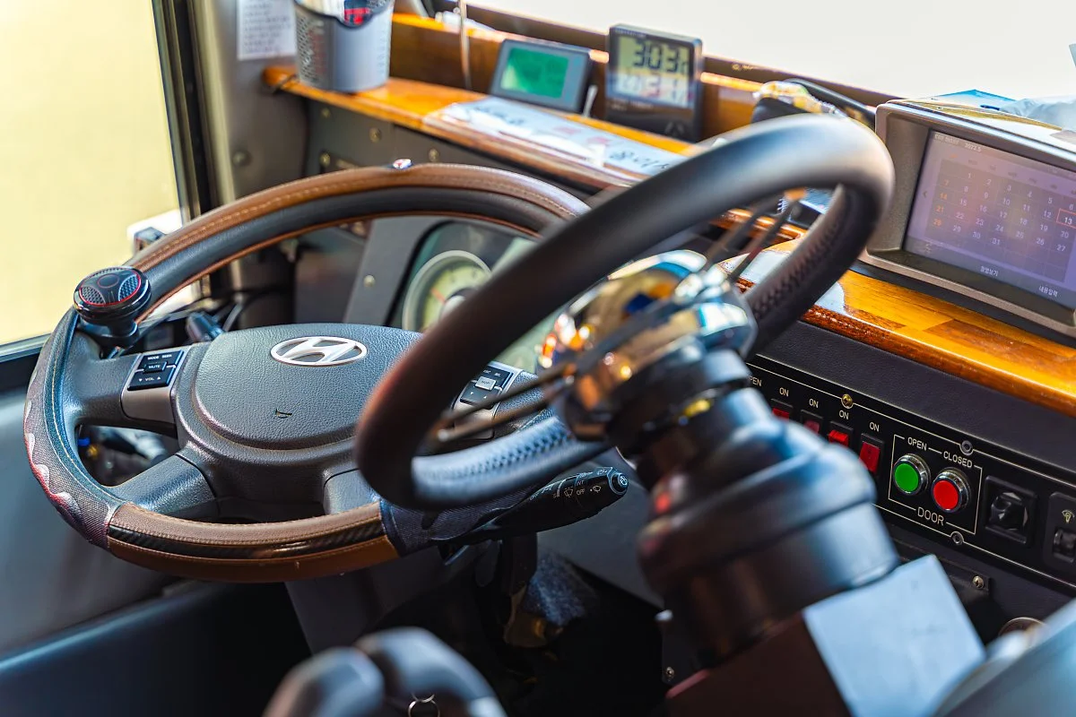 7_%EC%9A%B4%EC%A0%84%EB%8C%80%EA%B0%80_2%EA%B0%9C%EB%8B%A4._1%EA%B0%9C%EB%8A%94_%EB%B2%84%EC%8A%A4_%EC%9A%B4%EC%A0%84%EC%9A%A9%2C_1%EA%B0%9C%EB%8A%94_%ED%83%80%EB%A5%9C%EC%9D%B4%EB%8B%A4.jpg?type=w1200