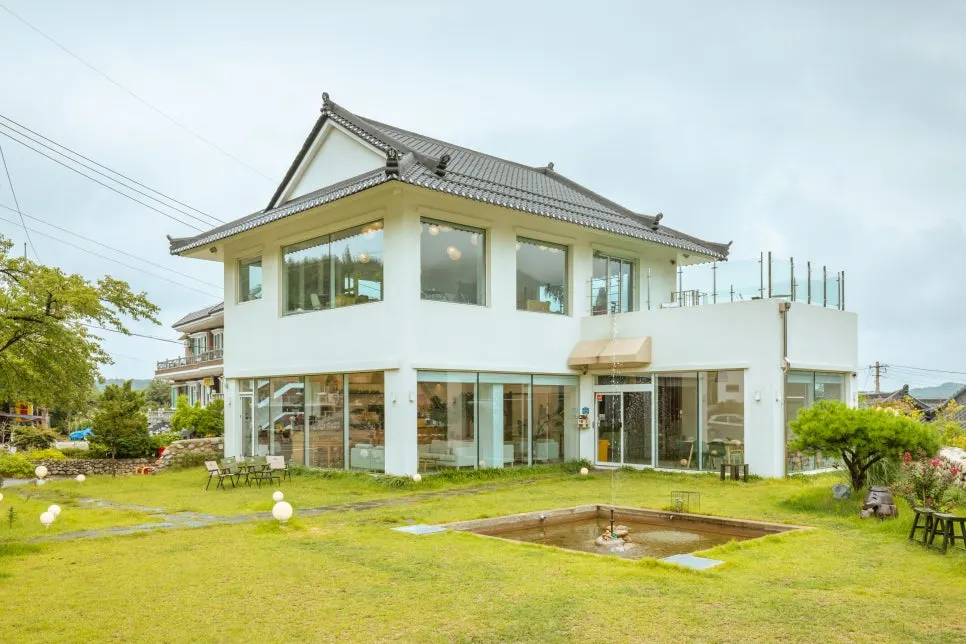 38_%EB%84%88%EB%A5%B8_%EC%9E%94%EB%94%94%EB%B0%AD%EC%9D%84_%EB%91%90%EB%A5%B8_%EC%B9%B4%ED%8E%98.jpg?type=w966