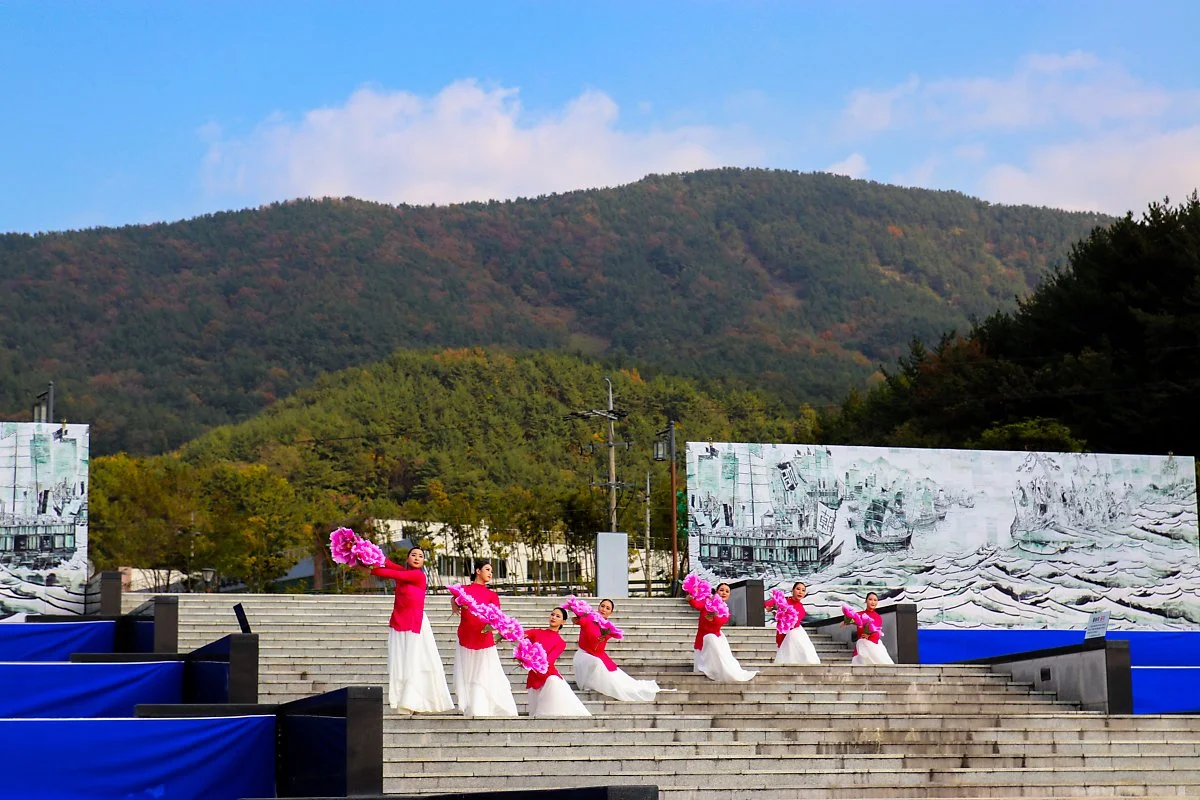 %EC%9D%B4%EC%88%9C%EC%8B%A0%EC%88%9C%EA%B5%AD%EA%B3%B5%EC%9B%90_%ED%98%B8%EA%B5%AD%EA%B4%91%EC%9E%A5_%EC%95%BC%EC%99%B8%EB%AC%B4%EB%8C%80%EA%B3%B5%EC%97%B0.jpg?type=w1200