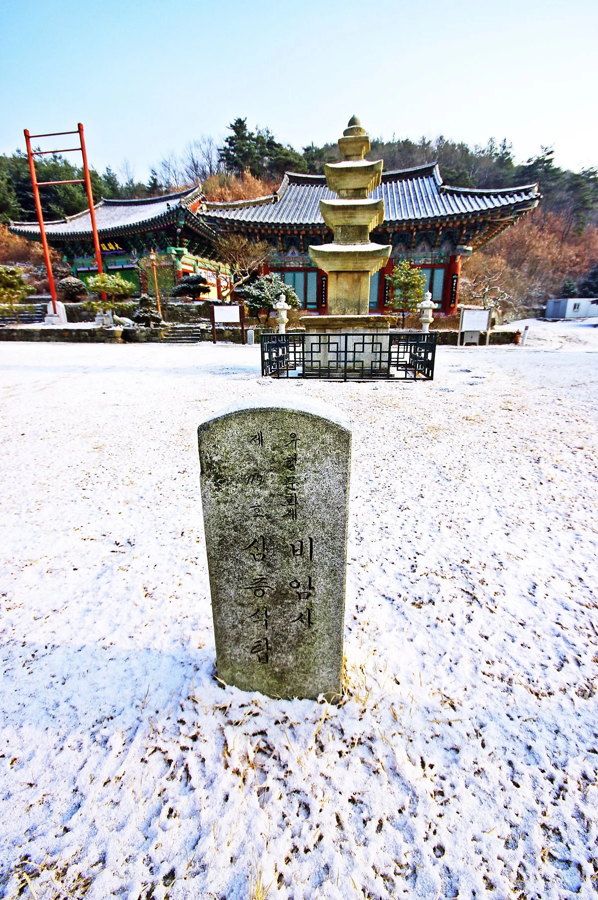 %EB%B9%84%EC%95%94%EC%82%AC_%EB%A7%88%EB%8B%B9%EC%97%90_%EC%9E%88%EB%8A%94_%EC%82%BC%EC%B8%B5%EC%84%9D%ED%83%91.JPG?type=w1200