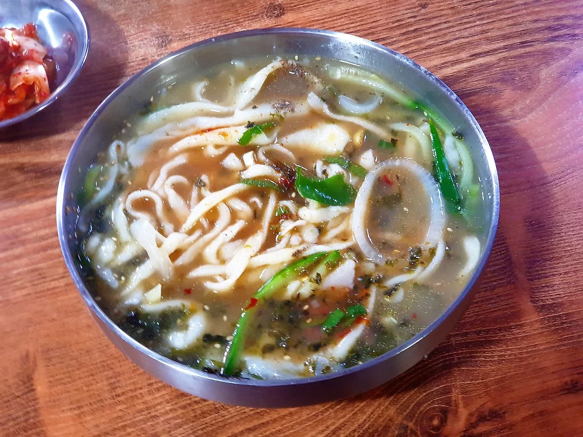 01%EA%B4%91%EB%AA%85%EC%8B%9C%EC%9E%A5_%284%29_%ED%99%8D%EB%91%90%EA%B9%A8%EC%B9%BC%EA%B5%AD%EC%88%98.jpg?type=w1200