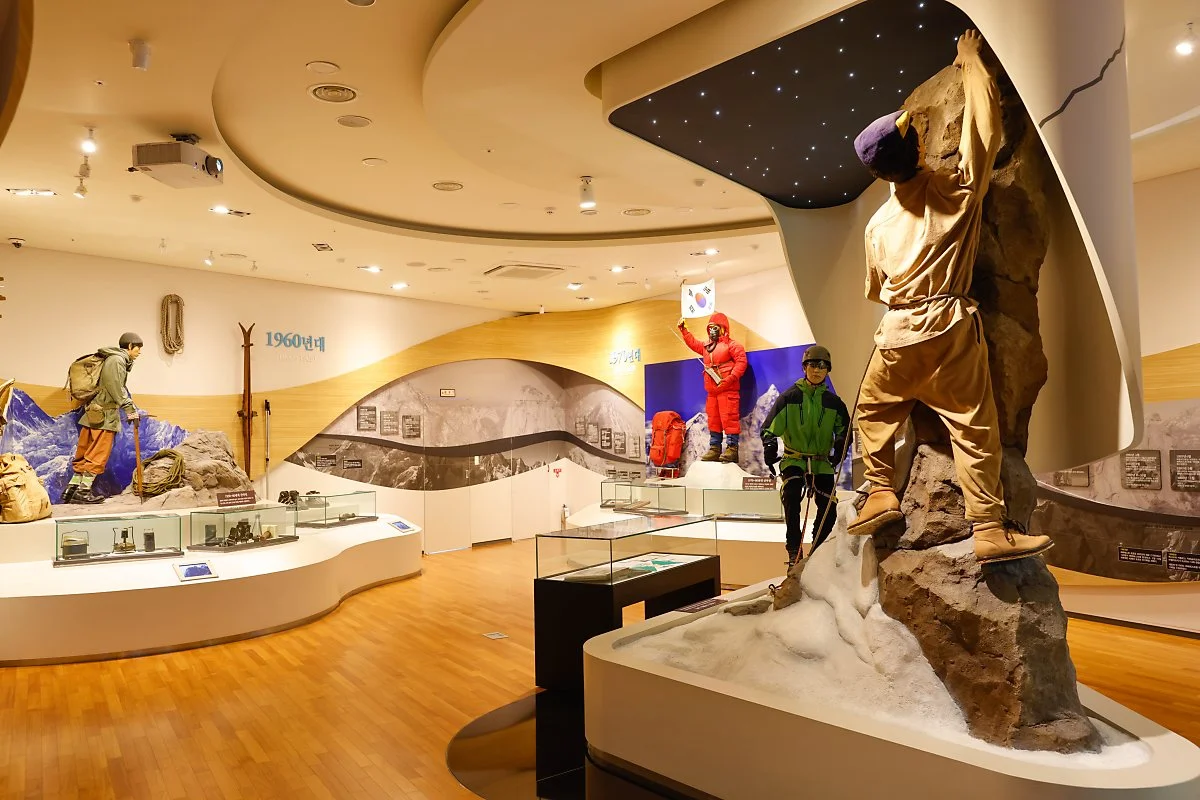 %EC%9A%B0%EB%A6%AC%EB%82%98%EB%9D%BC_%EA%B7%BC%EB%8C%80_%EB%93%B1%EB%B0%98%EC%9D%98_%EC%97%AD%EC%82%AC%EB%A5%BC_%EC%82%B4%ED%8E%B4%EB%B3%BC_%EC%88%98_%EC%9E%88%EB%8A%94_%EC%A0%9C1%EC%A0%84%EC%8B%9C%EC%8B%A4_%EC%98%A4%EC%9B%90%ED%98%B8_%EC%B4%AC.jpg?type=w1200