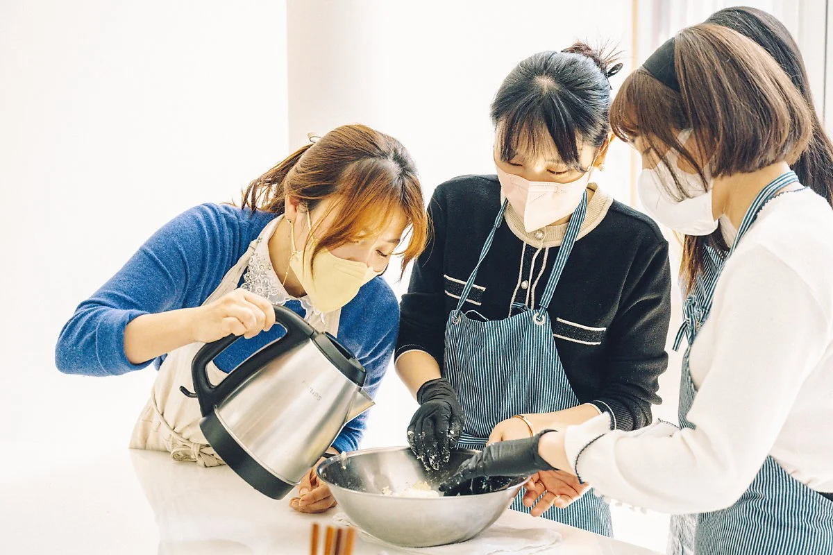 1._%EB%A9%94%EC%9D%B8%EC%82%AC%EC%A7%84_%EC%A7%84%ED%96%89%EC%9E%90%EC%99%80_%ED%98%BC%EC%97%B0%EC%9D%BC%EC%B2%B4%EA%B0%80_%EB%90%9C_%EC%BF%A0%ED%82%B9%ED%81%B4%EB%9E%98%EC%8A%A4%EC%B0%B8%EA%B0%80%EC%9E%90%EB%93%A4.jpg?type=w1200