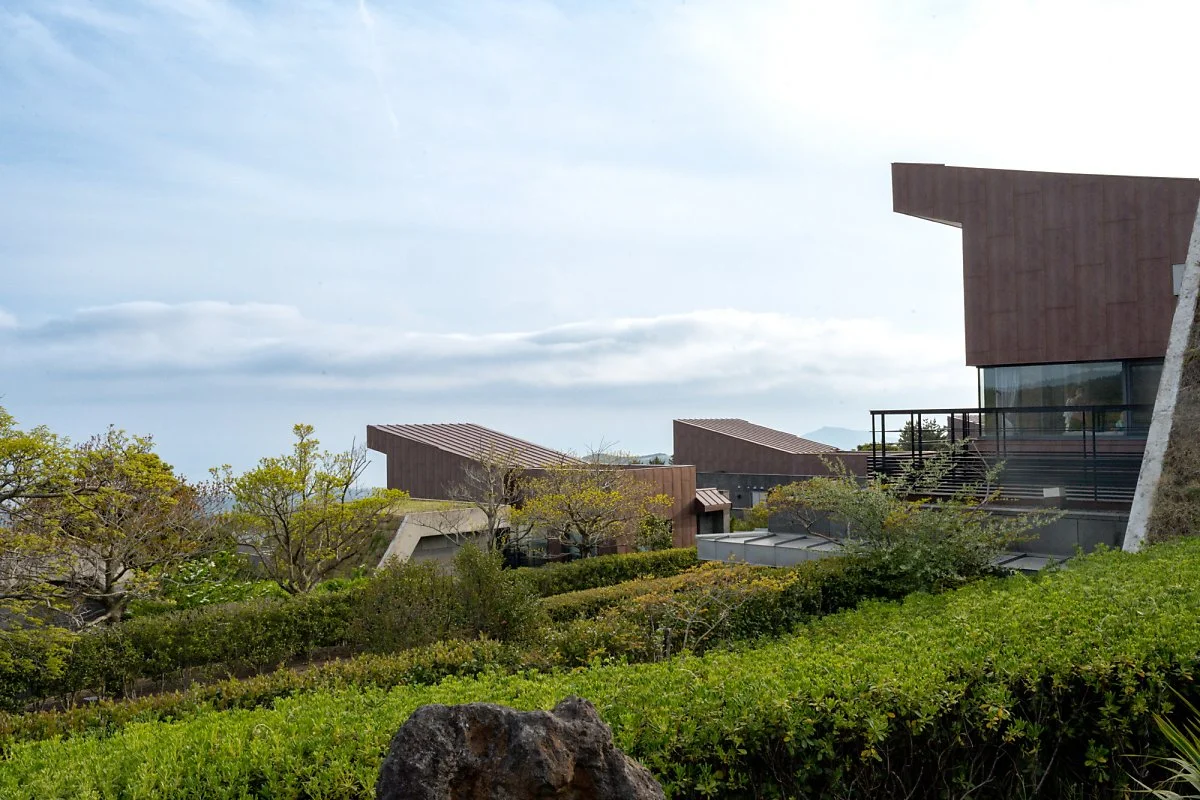 18._%EB%B0%94%EB%8B%A4%EB%A1%9C_%ED%96%A5%ED%95%98%EB%8A%94_%EC%8B%9C%EC%84%A0%EC%9D%98_%ED%86%B5%EB%A1%9C_%EC%95%84%ED%8A%B8%EB%B9%8C%EB%9D%BC%EC%8A%A4.jpg?type=w1200