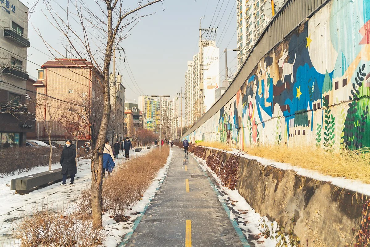 %EA%B2%BD%EC%B6%98%EC%84%A0%EC%88%B2%EA%B8%B8_%EC%82%B0%EC%B1%85%EB%A1%9C_00001.jpg?type=w1200