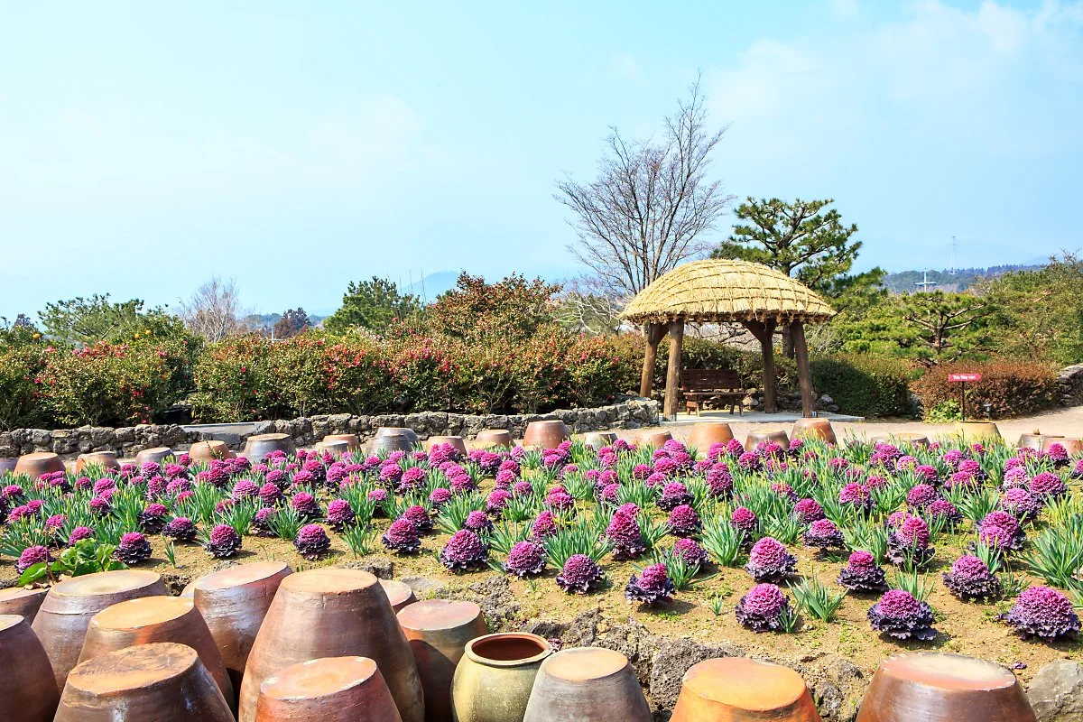 3_%EC%A0%9C%EC%A3%BC%EC%9D%98_%ED%86%A0%EC%86%8D%EC%A0%81%EC%9D%B8_%ED%92%8D%EA%B2%BD%EA%B3%BC_%EC%96%B4%EC%9A%B0%EB%9F%AC%EC%A7%84_%EA%BD%83%EB%B0%AD.JPG?type=w1200