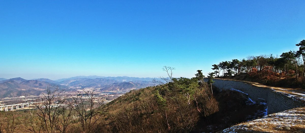 %EB%B4%89%ED%95%99%EC%82%AC%EB%A5%BC_%EB%92%A4%EB%A1%9C%ED%95%98%EA%B3%A0_%EC%84%B1%EA%B3%BD%EA%B8%B8%EC%9D%84_%EA%B1%B7%EB%8A%94%EB%8B%A4..JPG?type=w1200