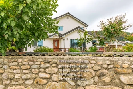 11_%EC%96%B4%EB%8A%90_%EB%8F%8C%EB%8B%B4%EC%97%90_%EC%A0%81%ED%98%80_%EC%9E%88%EB%8A%94_%EC%8B%9C_%ED%95%9C_%ED%8E%B8.jpg?type=w466