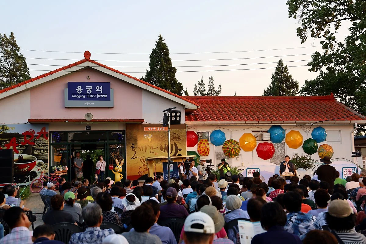 3._%EC%9A%A9%EA%B6%81%EC%97%AD%2C_%EC%9A%A9%EA%B6%81%EC%88%9C%EB%8C%80%EC%B6%95%EC%A0%9C%2C_%EC%95%88%EB%8F%84%ED%98%84%EC%8B%9C%EC%9D%B8_%EC%B4%88%EC%B2%AD%EA%B0%95%EC%97%B0_%EB%B0%8F_%EC%9E%91%EC%9D%80%EC%9D%8C%EC%95%85%ED%9A%8C_%288%29.JPG?type=w1200