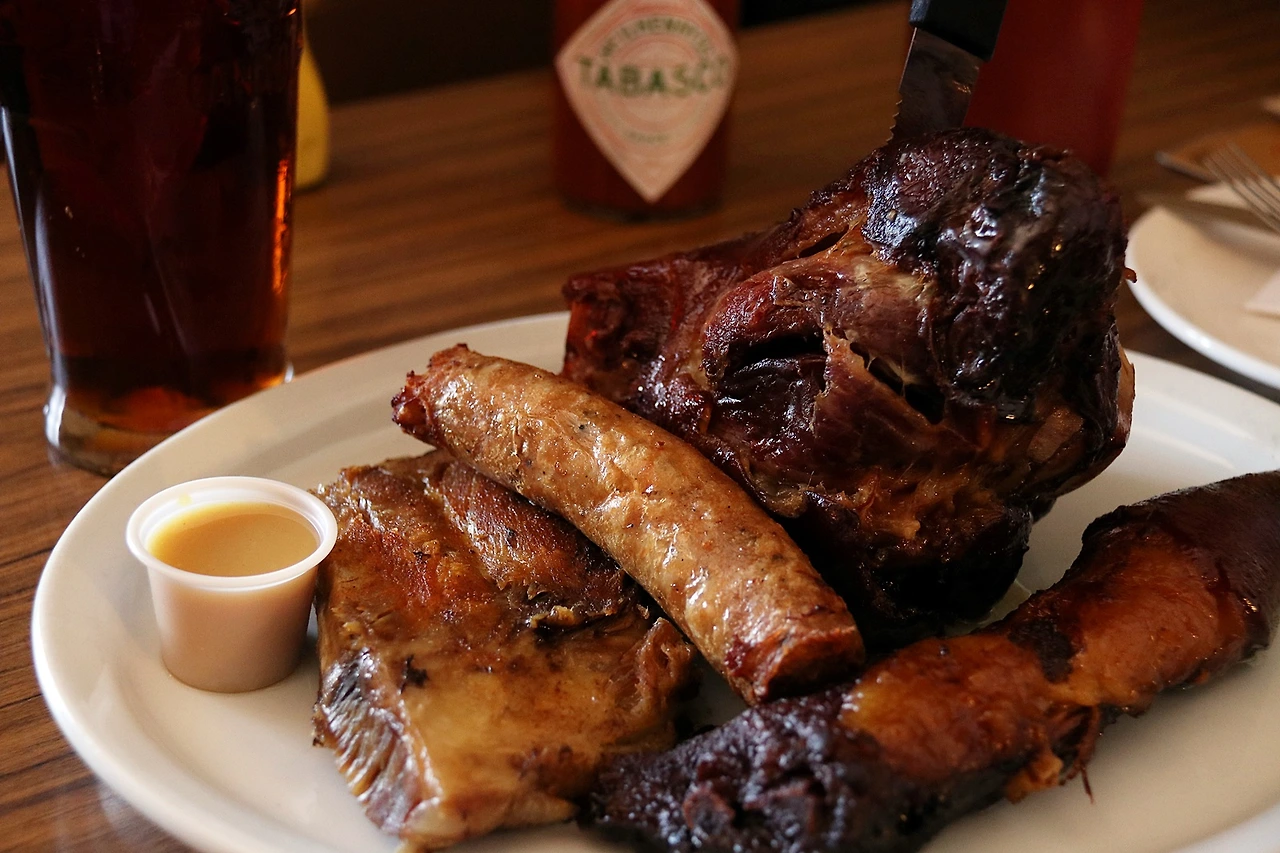 37. Heidelberg-Smoked Pork Hock,Sausage,Pigtail,Spare ribs.JPG