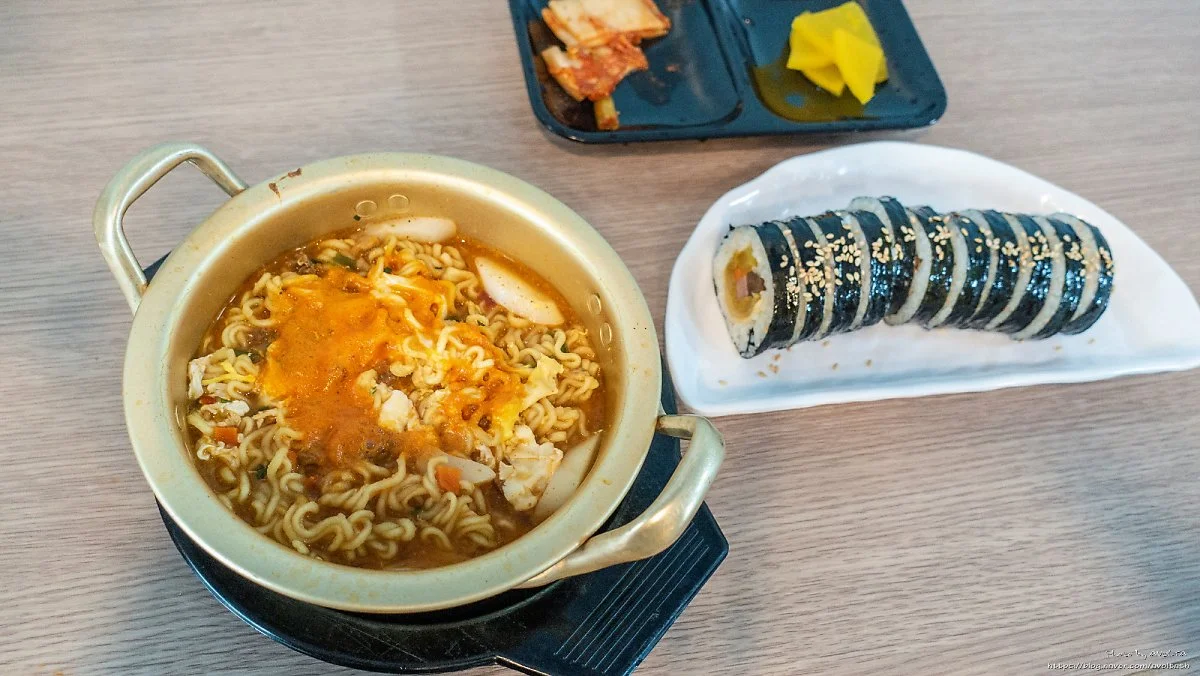 %EA%B9%80%EB%B0%A5.jpg?type=w1200