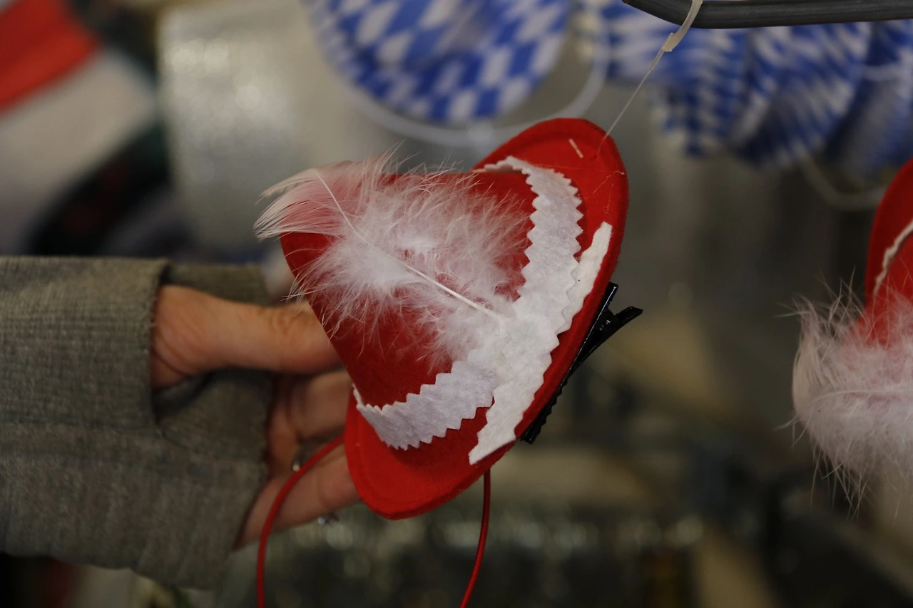 9.Okto-Retail store-Hair clip-2.JPG