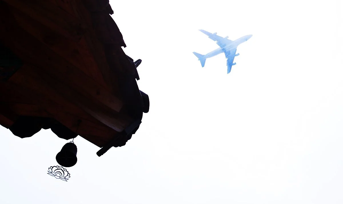 %ED%98%B8%EC%95%95%EC%82%AC._%EB%B9%84%ED%96%89%EA%B8%B0%EA%B0%80_%EB%82%AE%EA%B2%8C_%EB%82%A0%EA%B3%A0_%EC%B6%94%EB%85%80_%EB%81%9D_%ED%92%8D%EA%B2%BD%EC%9D%B4_%EC%9A%B8%EB%A6%B0%EB%8B%A4..JPG?type=w1200