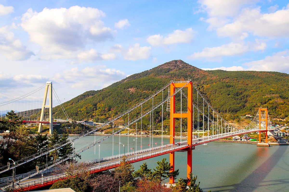 %EB%A9%94%EC%9D%B8_%EB%82%A8%ED%95%B4%EB%8C%80%EA%B5%90%EC%99%80_%EB%85%B8%EB%9F%89%EB%8C%80%EA%B5%90.jpg?type=w1200