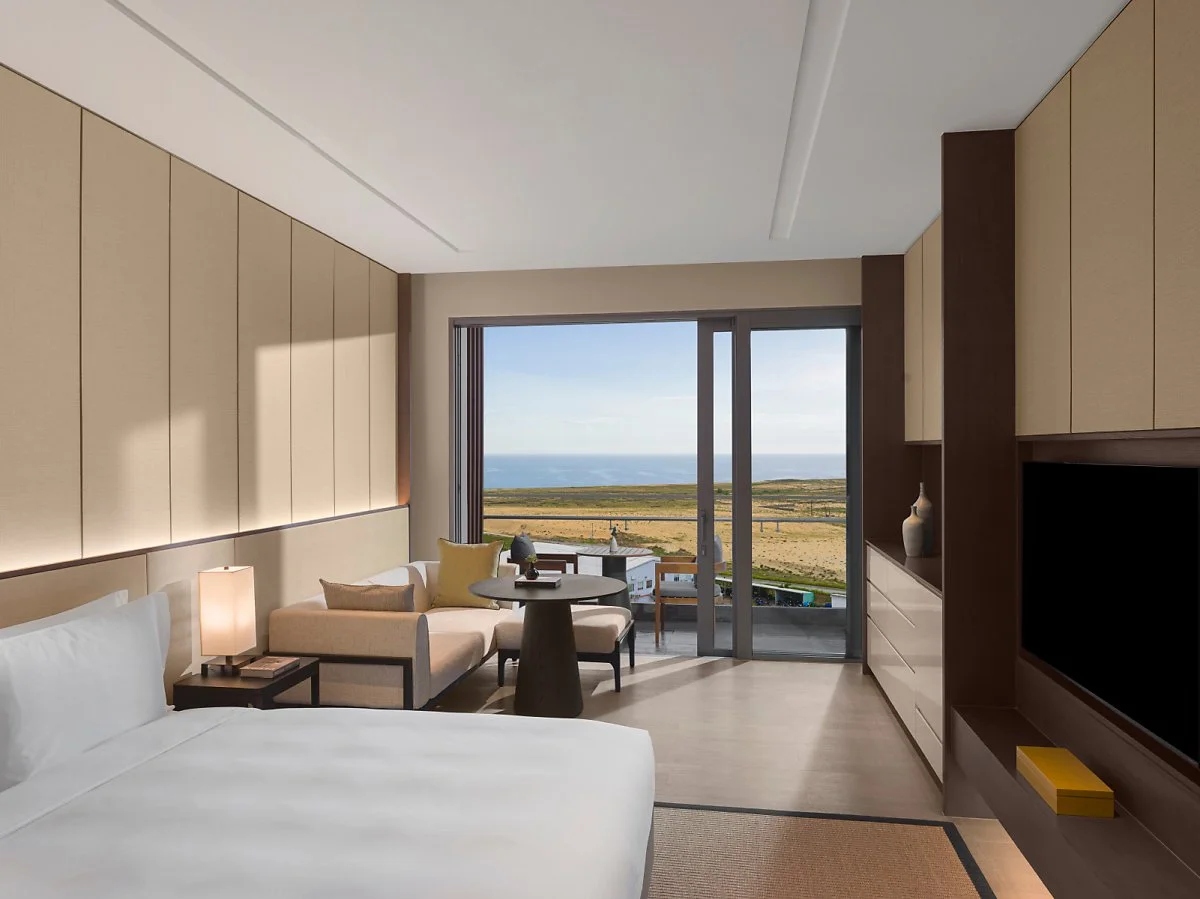 %EB%89%B4%EC%9B%94%EB%93%9C_%ED%98%B8%EC%9D%B4%EC%95%84%EB%82%98_%ED%98%B8%ED%85%94_%EC%8A%88%ED%8E%98%EB%A6%AC%EC%96%B4_%ED%82%B9_%EC%98%A4%EC%85%98%EB%B7%B0%281%29.jpg?type=w1200