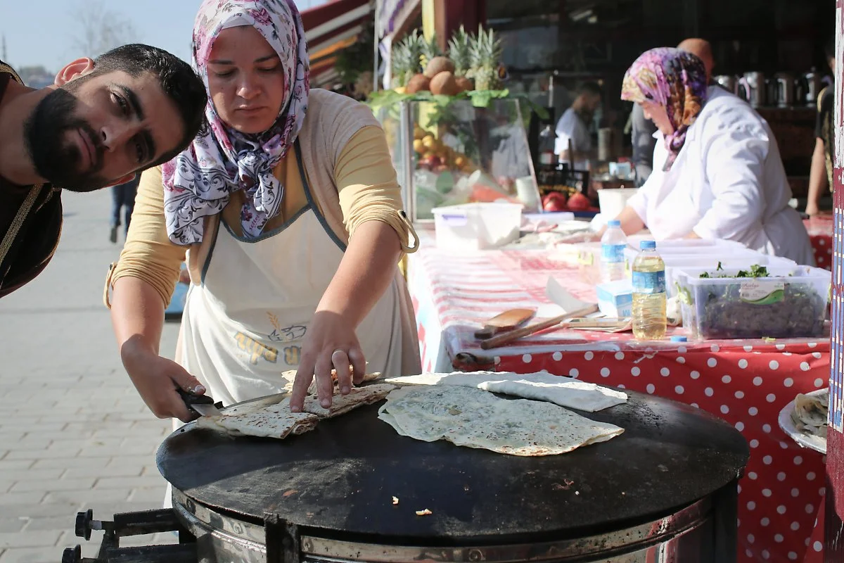 _%EC%9D%B4%EC%8A%A4%ED%83%84%EB%B6%88_%EC%82%AC%EB%9E%8C_%284%29_%EA%B4%B4%EC%A6%90%EB%A0%88%EB%A9%94%EB%A5%BC_%EB%A7%8C%EB%93%A4%EC%96%B4%ED%8C%8C%EB%8A%94_%EB%85%B8%EC%A0%90%EC%83%81_%EC%9A%B0%EB%A6%AC%EB%82%98%EB%9D%BC_%EB%B6%80%EC%B9%A8%EA%B0%9C.jpg?type=w1200