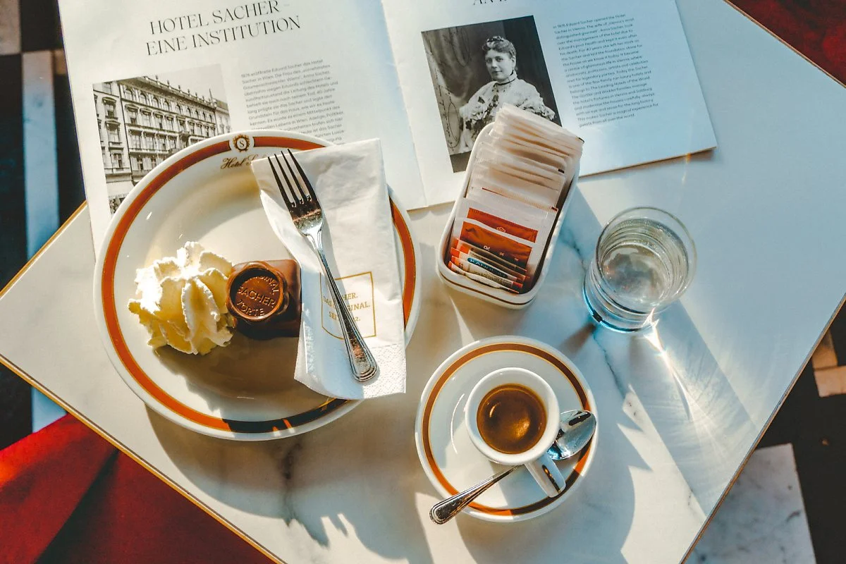 %EC%9E%90%ED%97%88_%EC%B9%B4%ED%8E%98_%283%29.jpg?type=w1200