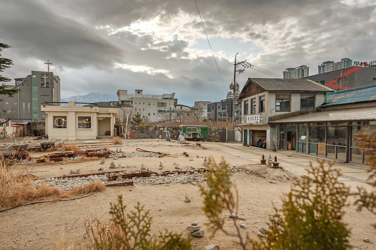 2_%EC%B9%A0%EC%84%B1%EC%A1%B0%EC%84%A0%EC%86%8C%EB%8A%94_%EB%B3%B5%ED%95%A9%EB%AC%B8%ED%99%94%EA%B3%B5%EA%B0%84%EC%9C%BC%EB%A1%9C_%EC%9E%AC%ED%83%84%EC%83%9D%ED%96%88%EB%8B%A4.jpg?type=w1200