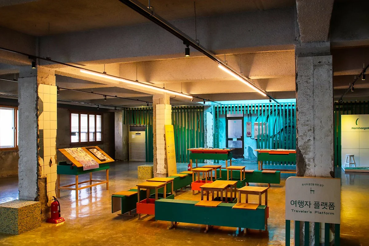 %EB%82%A8%ED%95%B4%EA%B0%81_2%EC%B8%B5_%EC%97%AC%ED%96%89%EC%9E%90_%ED%94%8C%EB%9E%AB%ED%8F%BC.jpg?type=w1200