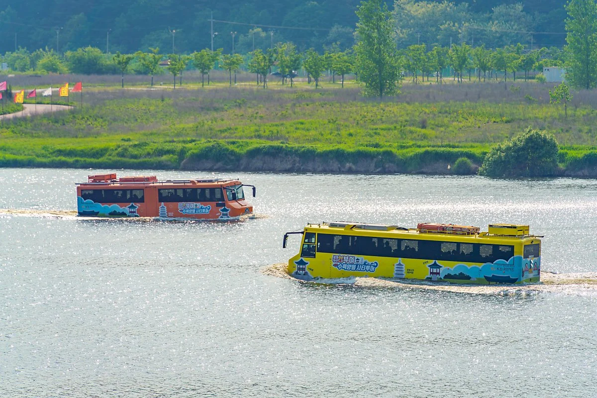 13_%EC%88%98%EB%A5%99%EC%96%91%EC%9A%A9_%EB%B2%84%EC%8A%A4%EA%B0%80_%EB%B1%83%EA%B3%A0%EB%8F%99%EC%9D%84_%EC%9A%B8%EB%A6%AC%EB%8A%94_%EC%88%9C%EA%B0%84%EC%9D%B4%EB%8B%A4.jpg?type=w1200