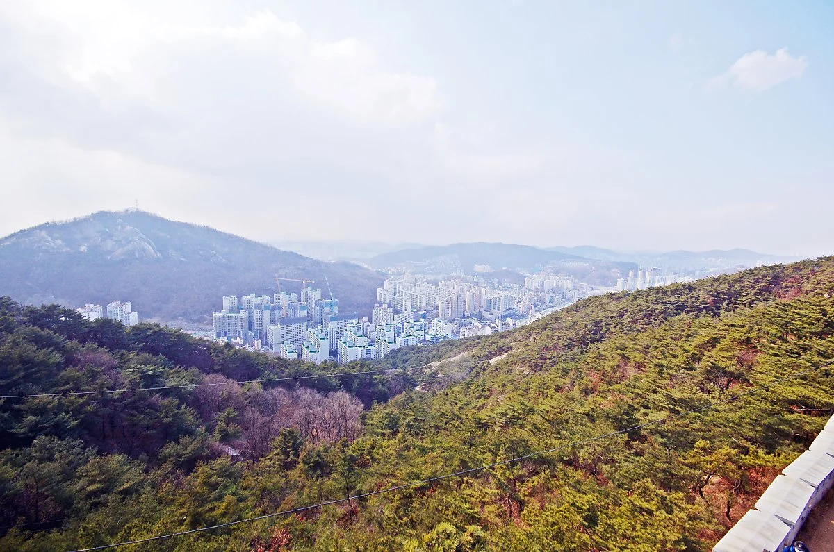 %EB%B2%94%EB%B0%94%EC%9C%84%EC%97%90%EC%84%9C_%EB%B3%B8_%EB%B6%81%EC%84%9C%EC%AA%BD_%ED%92%8D%EA%B2%BD._%EC%95%88%EC%82%B0%2C_%EB%B0%B1%EB%A0%A8%EC%82%B0%2C_%EB%B4%89%EC%82%B0%2C_%EC%95%B5%EB%B4%89%EC%82%B0_%EC%A4%84%EA%B8%B0%EA%B0%80_%ED%95%9C_.JPG?type=w1200