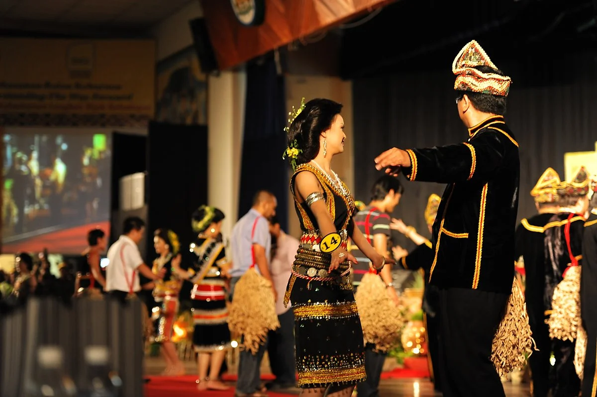 %EC%B9%B4%EB%A7%88%ED%83%84_%EC%B6%95%EC%A0%9C_%E2%93%92shutterstock.jpg?type=w1200