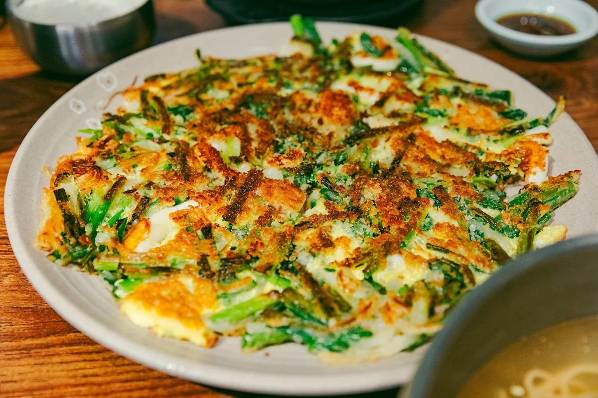 d_%EB%B6%84%ED%8B%80_1.jpg?type=w1200