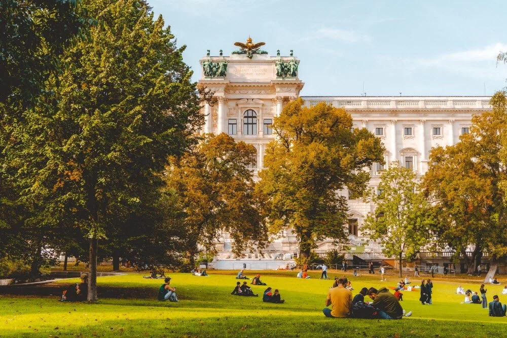 %EB%B9%84%EC%97%94%EB%82%98_%EC%8B%9C%EB%82%B4_%287%29.jpg?type=w1200