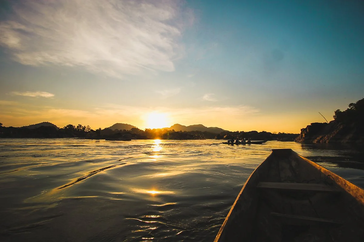 %EC%9B%83%EB%8A%94_%EB%8F%8C%EA%B3%A0%EB%9E%98%EA%B0%80_%EC%82%AC%EB%8A%94_%EC%8B%9C%ED%8C%90%EB%8F%88.jpg?type=w1200