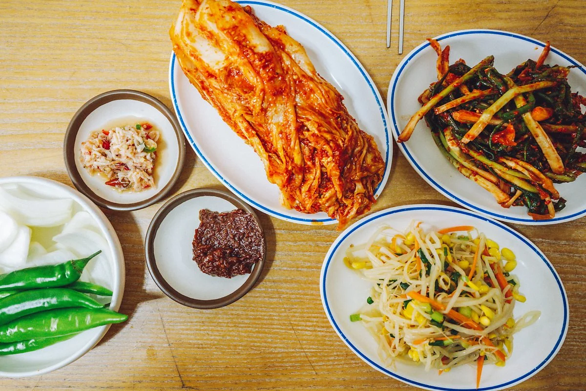 5._%EA%B3%A0%ED%96%A5%EC%83%9D%EA%B0%81%EC%9D%80_%EB%B0%B0%EC%B6%94%EA%B9%80%EC%B9%98%EC%99%80_%ED%8C%8C%EA%B9%80%EC%B9%98%EA%B0%80_%EC%9D%BC%ED%92%88%EC%9D%B4%EB%8B%A4.jpg?type=w1200