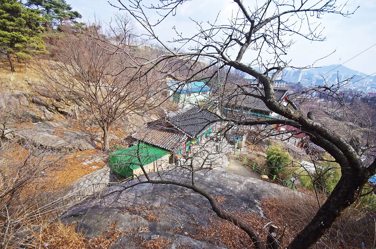 %EC%84%A0%EB%B0%94%EC%9C%84%EB%A1%9C_%EA%B0%80%EB%8A%94_%EA%B8%B8%EC%97%90_%EB%B3%B8_%EA%B5%AD%EC%82%AC%EB%8B%B9._%EA%B5%AD%EC%82%AC%EB%8B%B9_%EB%92%A4%EB%A1%9C_%ED%95%9C%EC%96%91%EB%8F%84%EC%84%B1_%EC%84%B1%EA%B3%BD%EC%9D%B4_%EB%B3%B4%EC%9D%B8.JPG?type=w1200