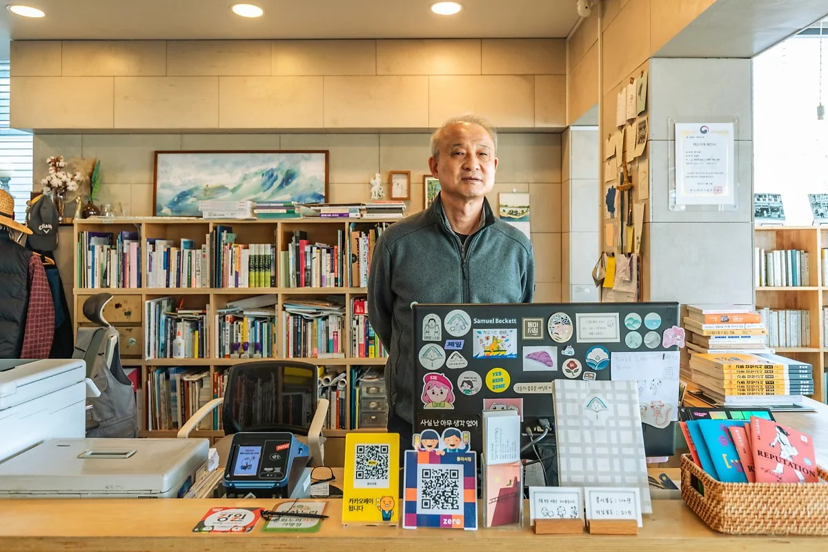 11_%EB%B2%A0%EC%8A%A4%ED%8A%B8%EC%85%80%EB%9F%AC_%EC%9E%91%EA%B0%80%EC%9D%B4%EC%9E%90_%EC%B6%9C%ED%8C%90%EC%82%AC_%EC%9A%B4%EC%98%81%EC%9E%90%2C_%EA%B7%B8%EB%A6%AC%EA%B3%A0_%EB%8F%99%EC%95%84%EC%84%9C%EC%A0%90%EC%9D%98_%EA%B9%80%EC%98%81%EA%B1%B4_.jpg?type=w1200