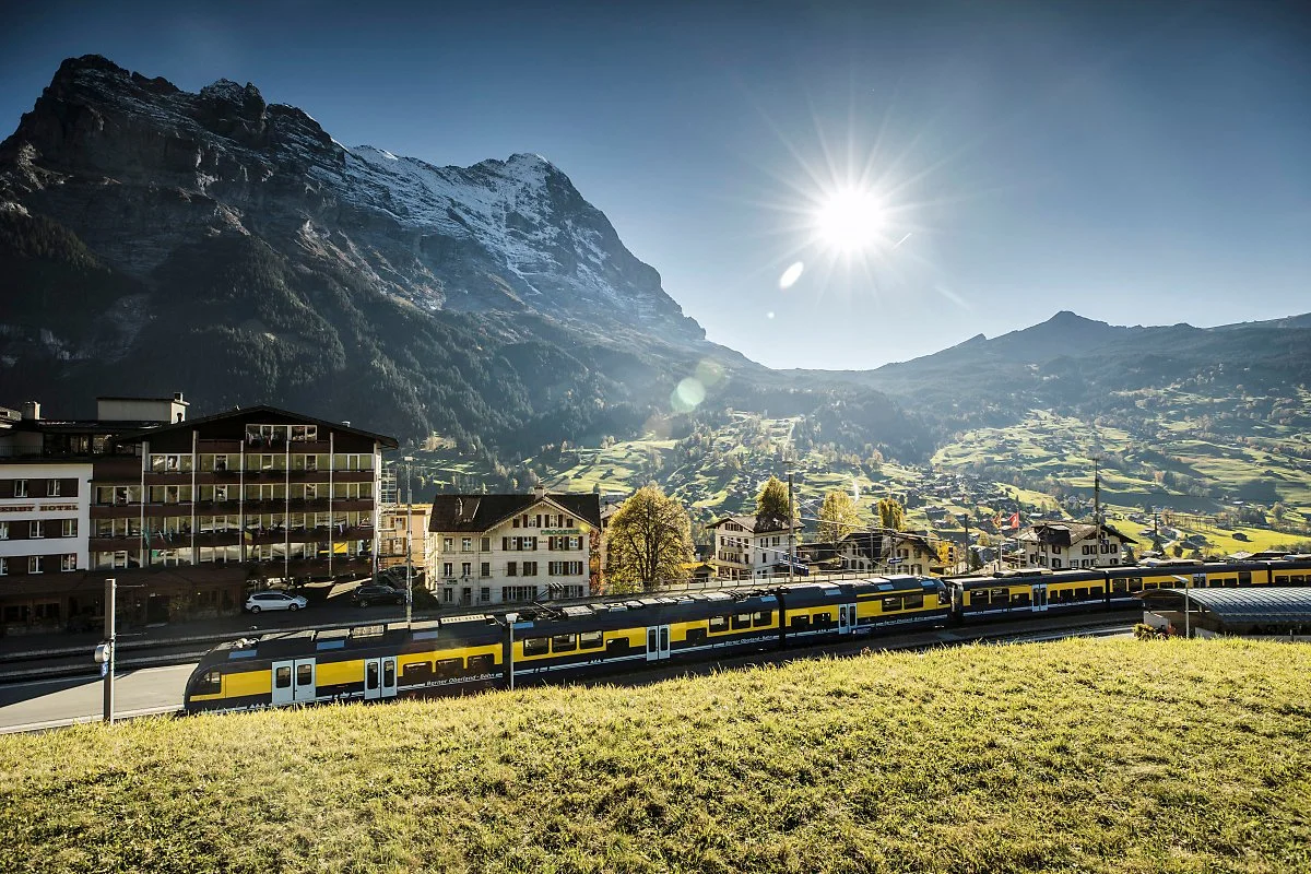 2.berner-oberlandbahn-bahnhof-grindelwald-eiger-sommer.jpg?type=w1200