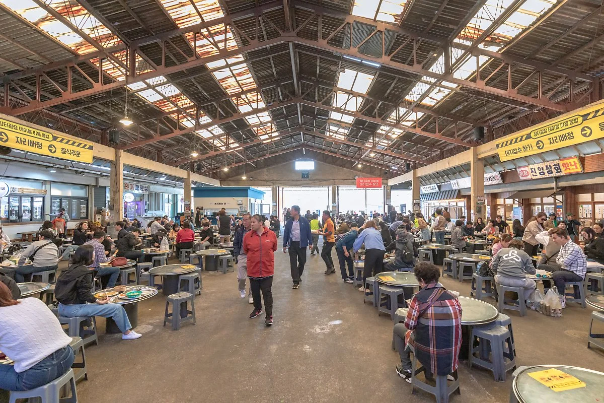 15_%ED%8F%89%EC%9D%BC%EC%97%90_%EA%B0%80%EB%A9%B4_%EB%B9%84%EA%B5%90%EC%A0%81_%ED%95%9C%EC%82%B0%ED%95%98%EA%B2%8C_%EC%8B%9C%EC%9E%A5%EC%9D%84_%EA%B5%AC%EA%B2%BD%ED%95%A0_%EC%88%98_%EC%9E%88%EB%8B%A4.JPG?type=w1200