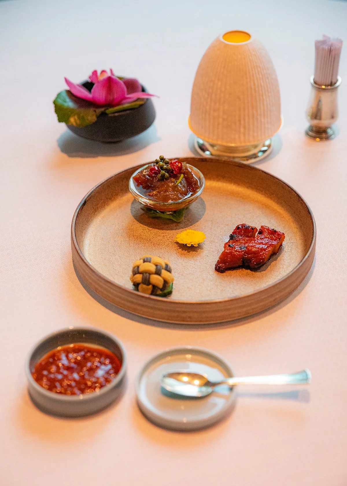 %ED%99%8D%EC%BD%A9_R%C3%B9n_Chinese_Restaurant_-_The_St._Regis_Hong_Kong_2.jpg?type=w1200