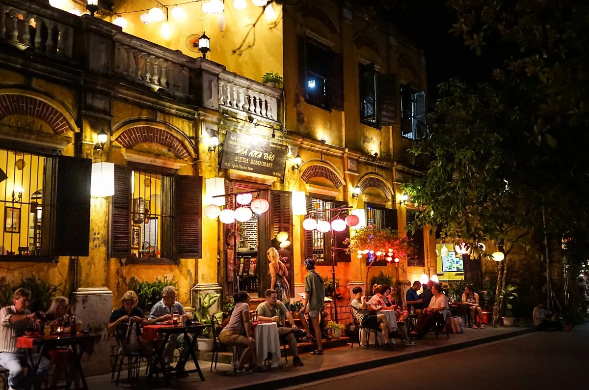 %ED%98%B8%EC%9D%B4%EC%95%88_%EC%98%AC%EB%93%9C%ED%83%80%EC%9A%B4._%EC%96%B4%EB%8A%90_%EC%98%A4%EB%9E%98%EB%90%9C_%EC%9C%A0%EB%9F%BD%EC%9D%98_%EC%86%8C%EB%8F%84%EC%8B%9C%EC%97%90_%EC%98%A8_%EB%93%AF%ED%95%9C_%EA%B8%B0%EB%B6%84%EC%9D%B4_%EB%93%A4.jpg?type=w1200