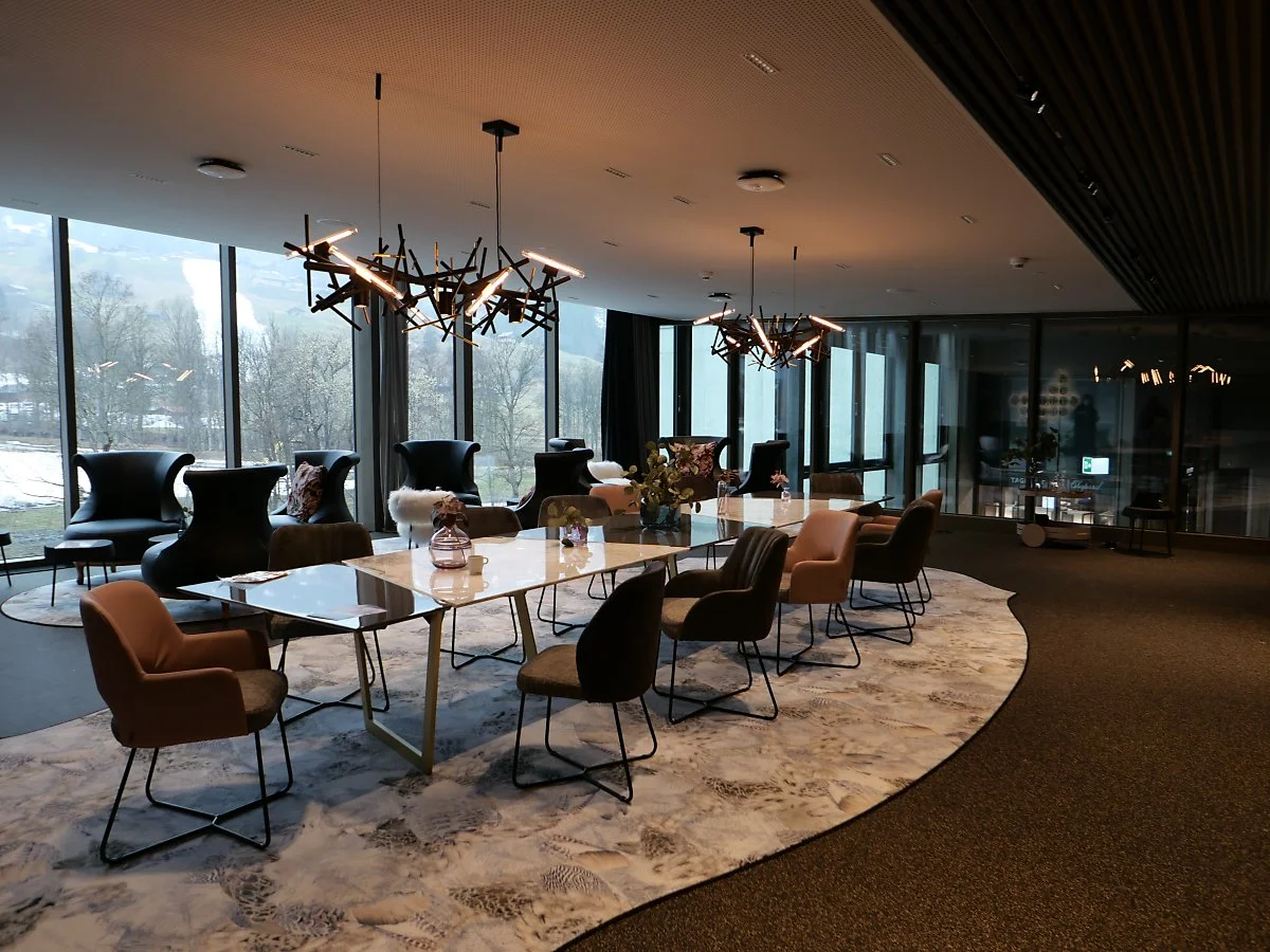 18.%EA%B7%B8%EB%A6%B0%EB%8D%B8%EB%B0%9C%ED%8A%B8%ED%84%B0%EB%AF%B8%EB%84%90VIP%EB%9D%BC%EC%9A%B4%EC%A7%80.JPG?type=w1200