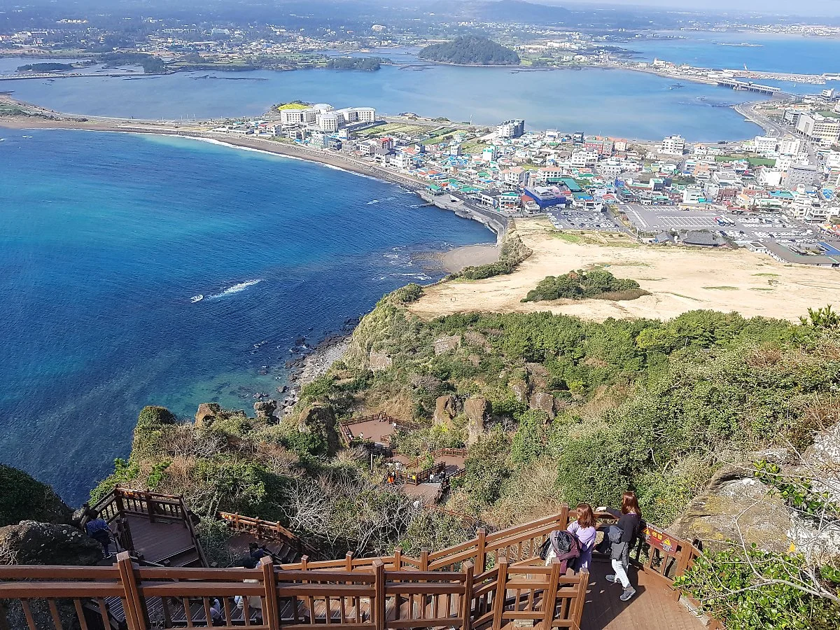 %EC%84%B1%EC%82%B0%EC%9D%BC%EC%B6%9C%EB%B4%89%EC%97%90%EC%84%9C%EB%B0%94%EB%9D%BC%EB%B3%B8%ED%92%8D%EA%B2%BD_%282%29.jpg?type=w1200