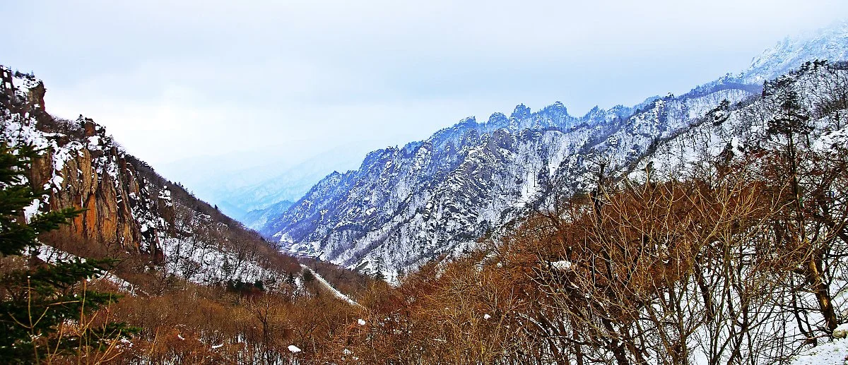 %ED%95%9C%EA%B3%84%EB%A0%B9%EC%97%90%EC%84%9C_%EB%B3%B8_%ED%92%8D%EA%B2%BD._%EB%88%88_%EC%8C%93%EC%9D%B8_%EC%82%B0_%EA%B2%A8%EC%9A%B8_%ED%92%8D%EA%B2%BD%EC%9D%B4_%EC%88%98%EB%AC%B5%ED%99%94_%EA%B0%99%EB%8B%A4.JPG?type=w1200