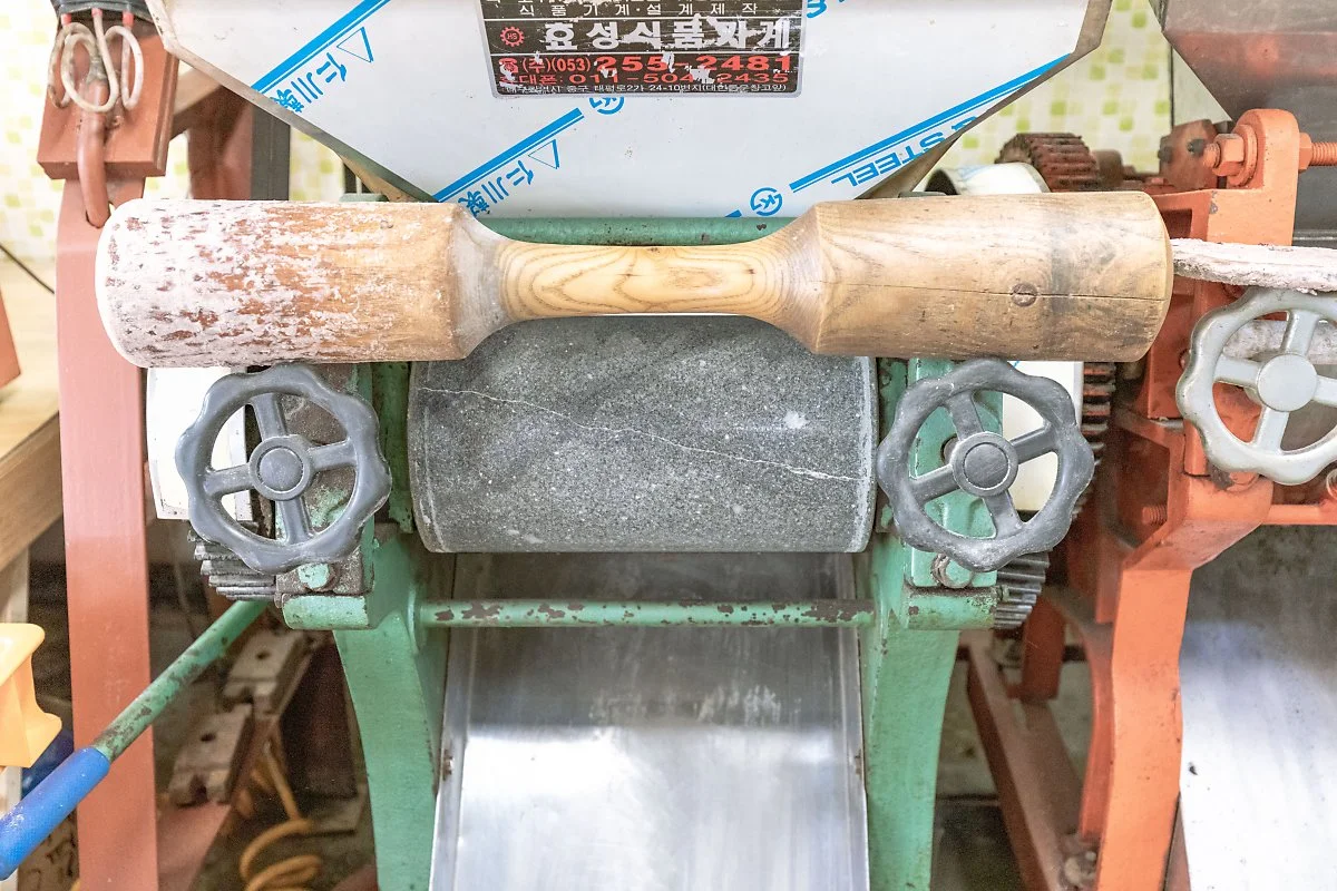 37_%EA%B3%A0%EB%A0%A4%EB%96%A1%EC%A7%91%EC%9D%98_%EC%97%AD%EC%82%AC%EB%A5%BC_%EC%95%8C_%EC%88%98_%EC%9E%88%EB%8A%94_%EB%AC%BC%EA%B1%B4%EB%93%A4._%EB%AA%A8%EB%93%A0_%EA%B2%83%EC%9D%B4_%EC%8B%9C%EA%B0%84%EC%9D%B4_%EC%84%9C%EB%A0%A4%EC%9E%88%EB%8B%A4.JPG?type=w1200